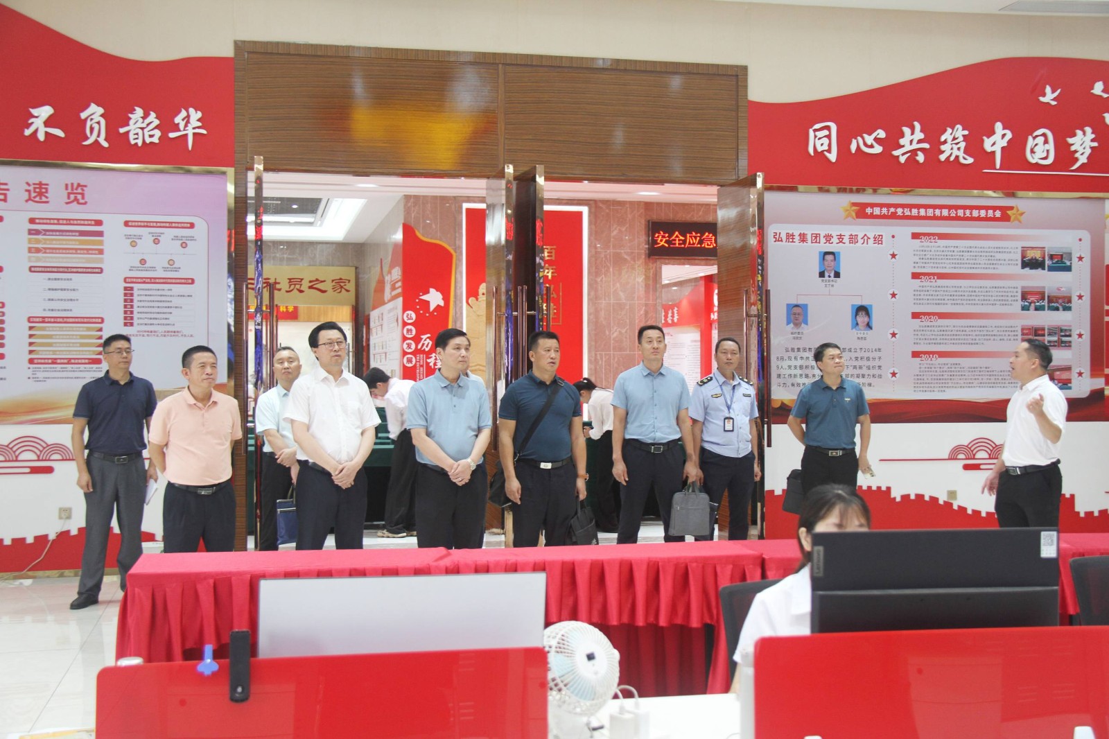 國家鐵路局廣州鐵路監督管理局黨組成員、副局長伍勇波一行蒞臨弘勝集團調研指導工作